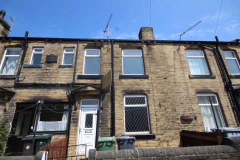 Springfield Terrace, Scholes, Cleckheaton, BD19  6EH