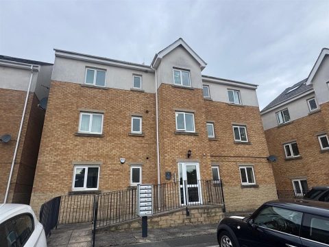 Lemans Drive, Staincliffe, Dewsbury, WF13 4AL